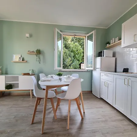 Ama Homes - Balcony Lakeview *