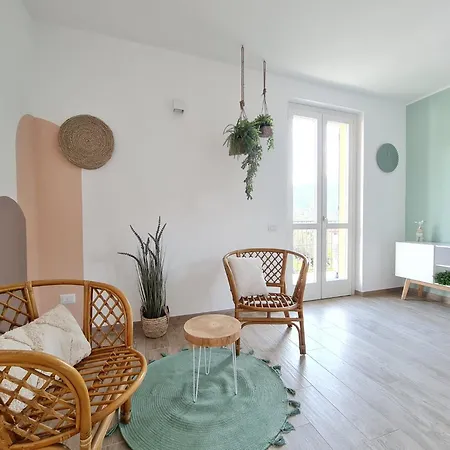 Ama Homes - Balcony Lakeview Апартаменты *