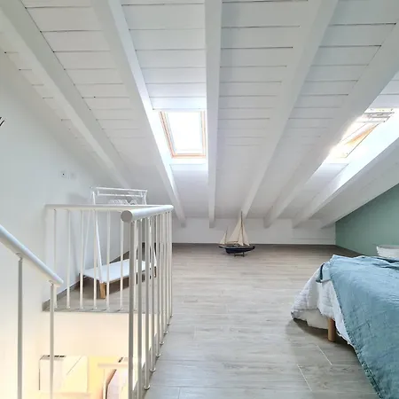 Апартаменты Ama Homes - Balcony Lakeview *
