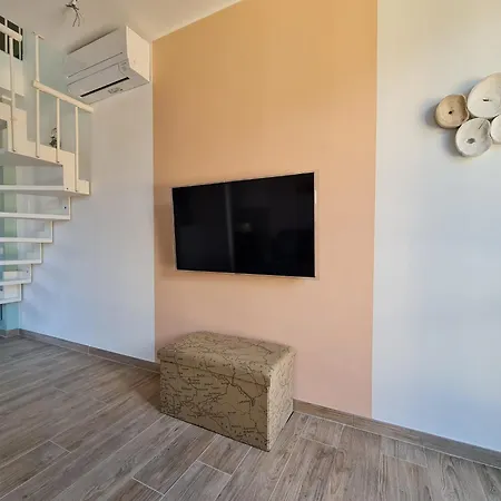 Ama Homes - Balcony Lakeview Белладжо