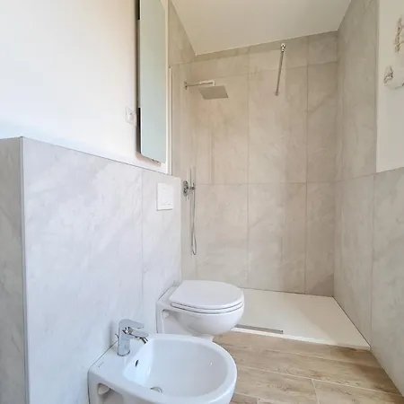 Апартаменты Ama Homes - Balcony Lakeview