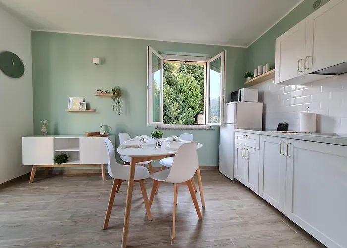 Ama Homes - Balcony Lakeview *