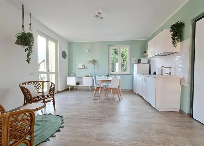 Ama Homes - Balcony Lakeview בלאג'יו