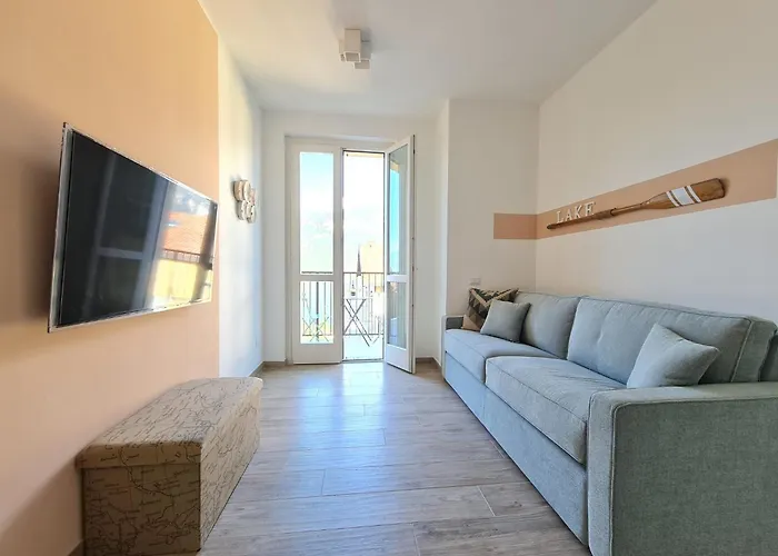 Ama Homes - Balcony Lakeview *