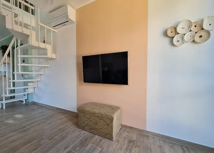 Ama Homes - Balcony Lakeview בלאג'יו