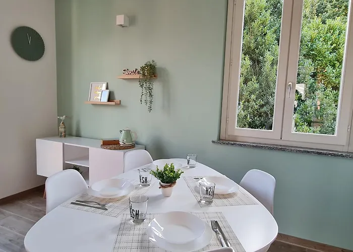 Ama Homes - Balcony Lakeview *