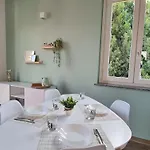 Ama Homes - Balcony Lakeview *