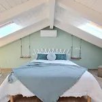 Ama Homes - Balcony Lakeview *