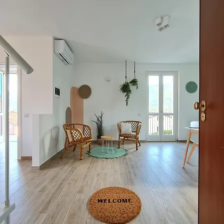 Ama Homes - Balcony Lakeview Apartmán