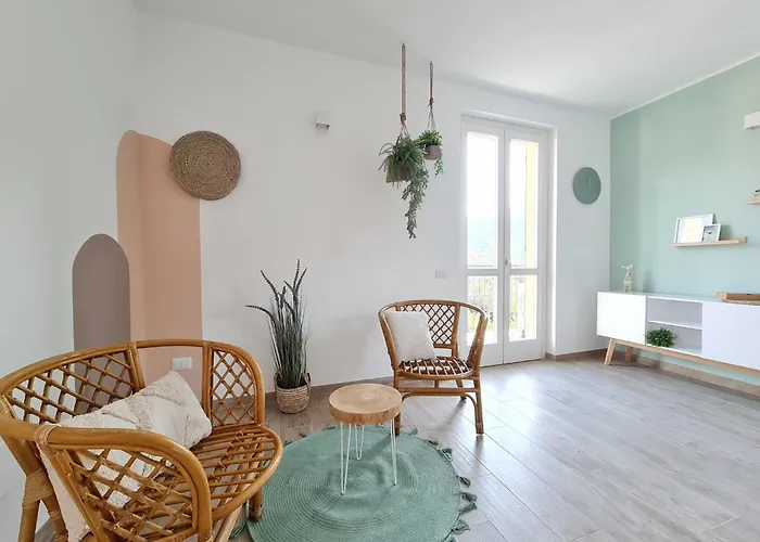 Ama Homes - Balcony Lakeview Apartmán *