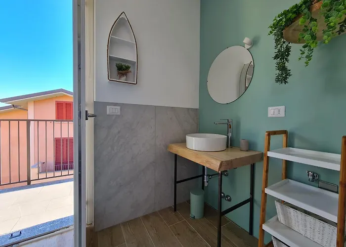 Ama Homes - Balcony Lakeview Apartmán *
