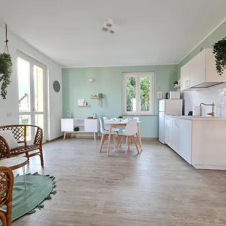 Ama Homes - Balcony Lakeview Белладжо