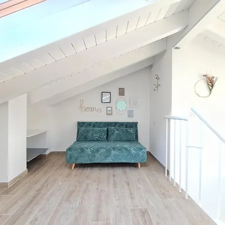 Ama Homes - Balcony Lakeview Апартаменты